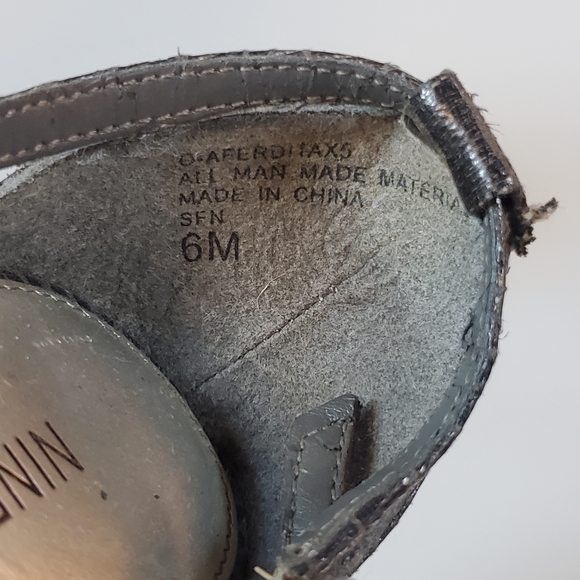 Nine West Brown Snake-Embossed T-Strap Open-Toe Pumps Size 6 - Picture 6 of 7